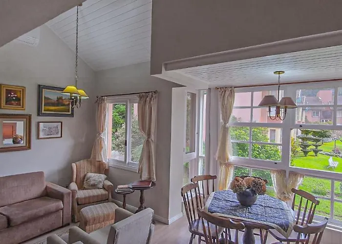 Duplex Floresta Negra - Sua Base Perfeita Em Gramado! Otima Localizacao Lagonegro 500M - 02 Quartos E 02 Banheiros Para Familia Em Condominio Fechad0, Cozinha Completa Com Garagem E Portaria 24H